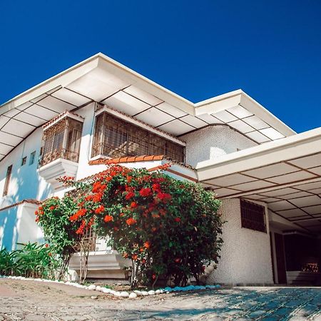 Hotel Santa Elena Antiguo Cuscatlan ภายนอก รูปภาพ