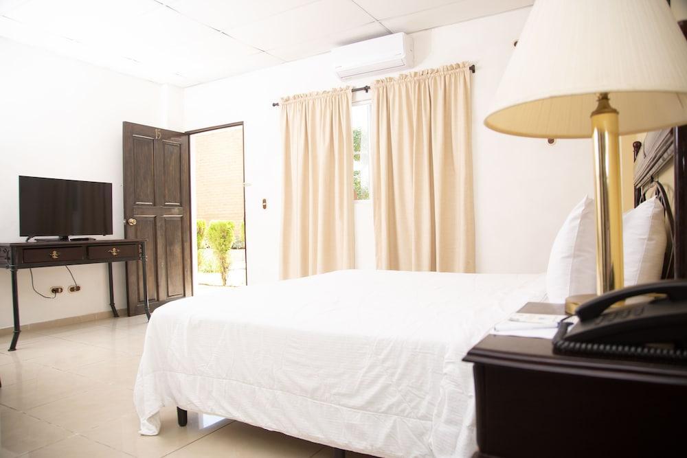 Hotel Santa Elena Antiguo Cuscatlan ภายนอก รูปภาพ
