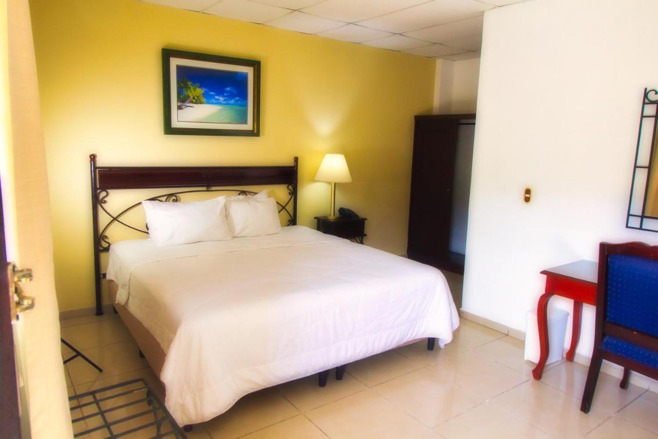 Hotel Santa Elena Antiguo Cuscatlan ภายนอก รูปภาพ