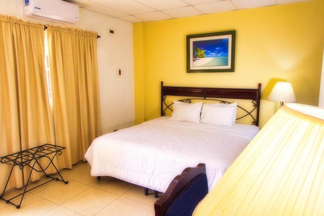 Hotel Santa Elena Antiguo Cuscatlan ภายนอก รูปภาพ