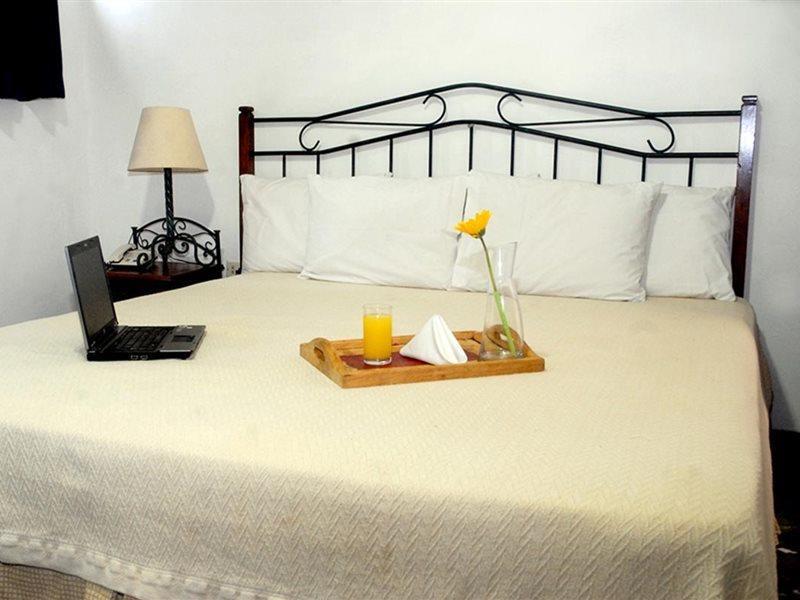 Hotel Santa Elena Antiguo Cuscatlan ภายนอก รูปภาพ