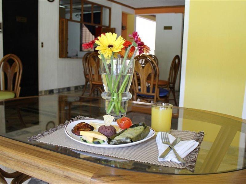 Hotel Santa Elena Antiguo Cuscatlan ภายนอก รูปภาพ