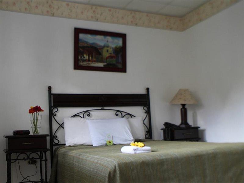 Hotel Santa Elena Antiguo Cuscatlan ภายนอก รูปภาพ