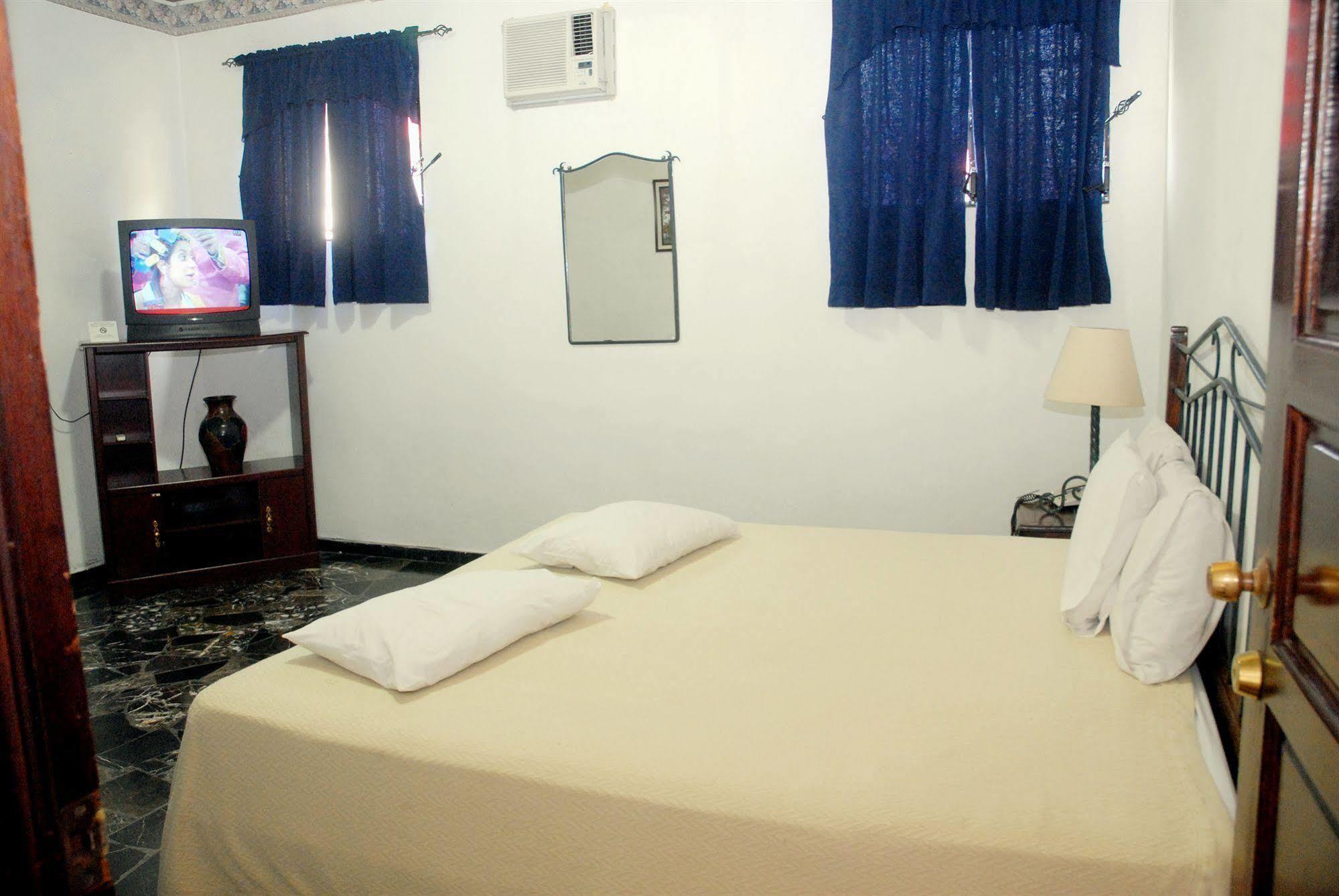 Hotel Santa Elena Antiguo Cuscatlan ภายนอก รูปภาพ